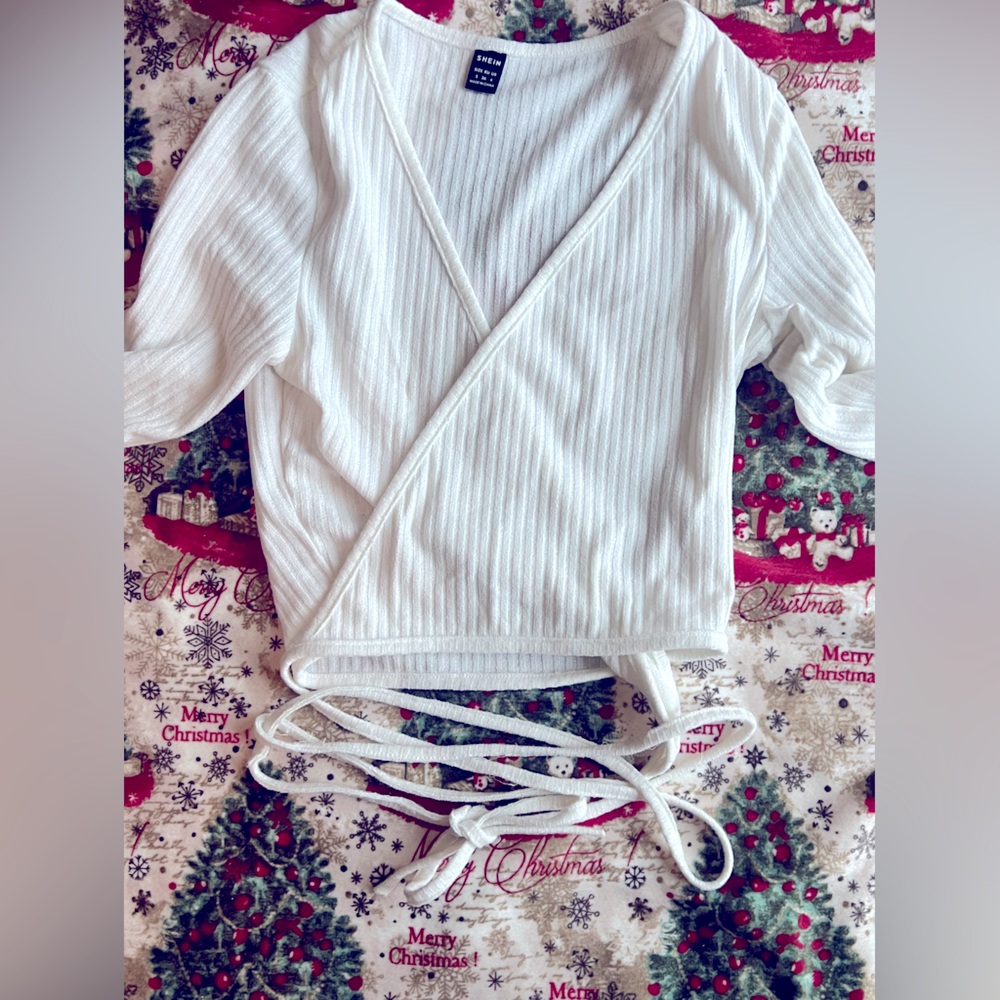 JUNIORS WHITE CRISS CROSS TIE AROUND SWEATER